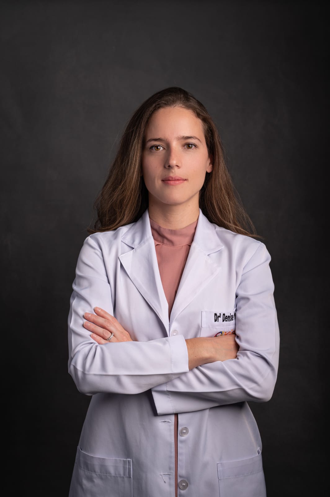 Dra. Denise Perillo, especialista em oftalmologia